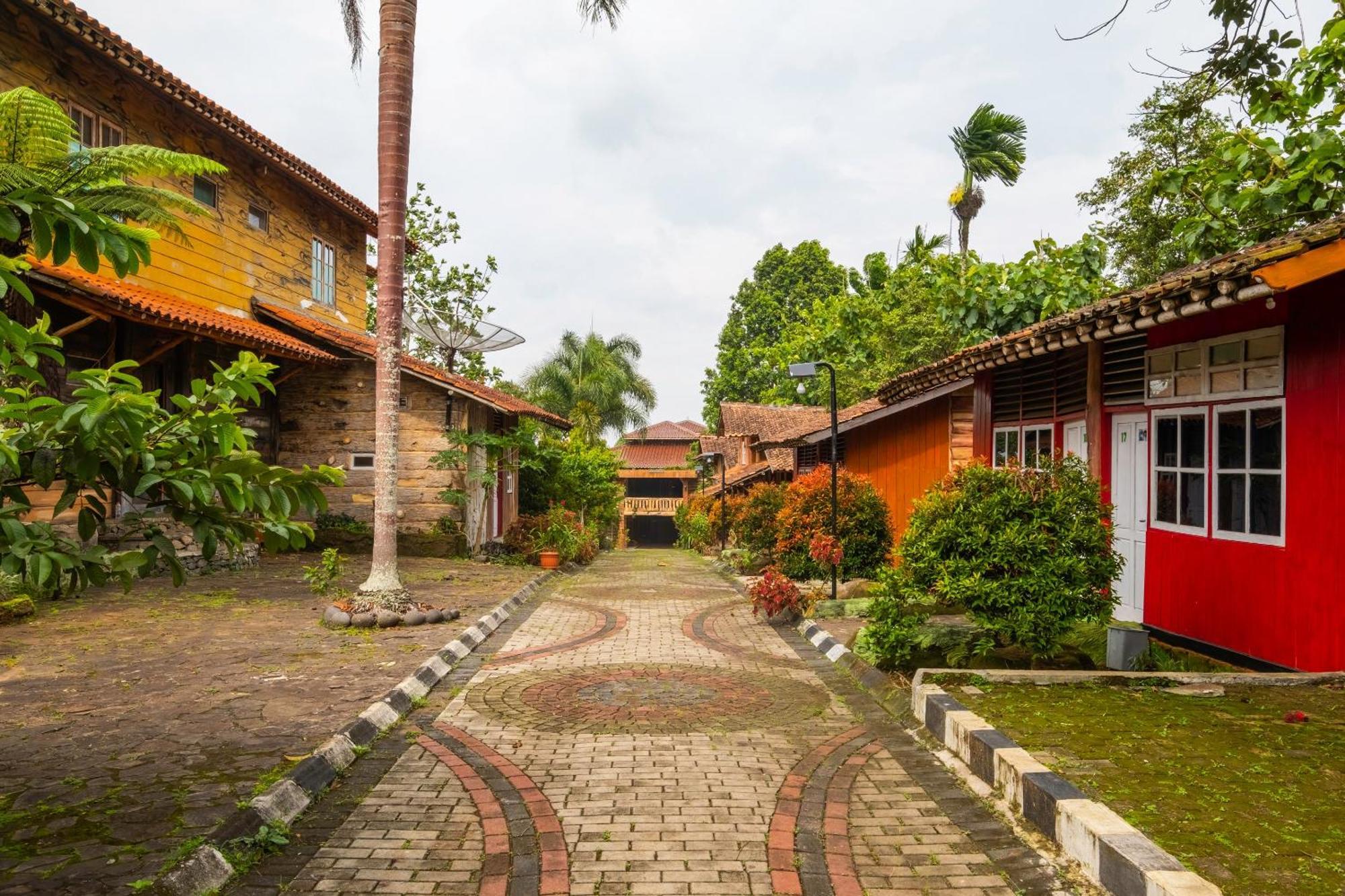 Oyo 2278 Cikidang Hunting Resort Sukabumi Luaran gambar