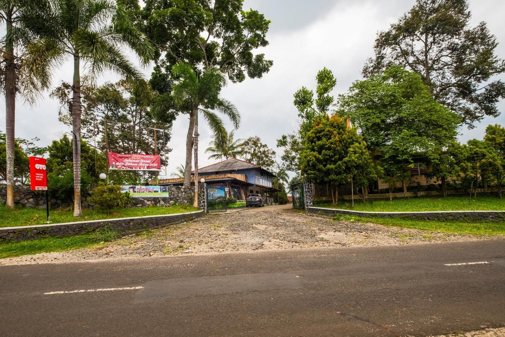 Oyo 2278 Cikidang Hunting Resort Sukabumi Luaran gambar